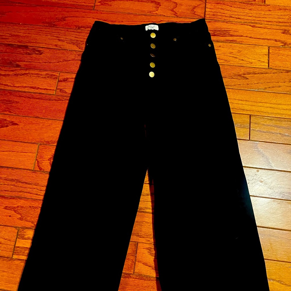 Brand Easel 
Midnight Black Cropped Jeans
very comfortable jeans